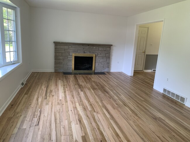 Living Room - 9 Highview Ln