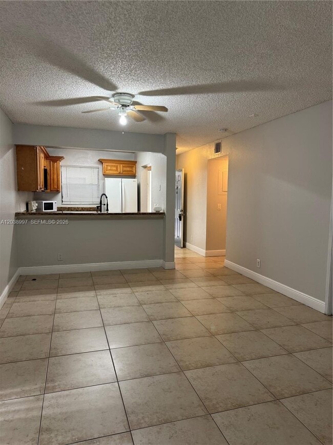 Building Photo - 1465 Lake Crystal Dr
