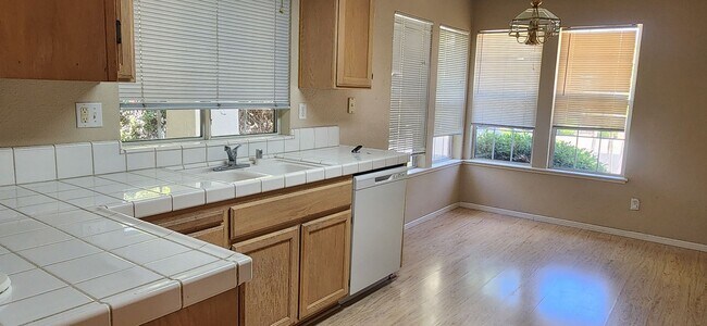 Foto del edificio - Wonderful 3 Bedroom Home in Desirable Laguna West Neighborhood