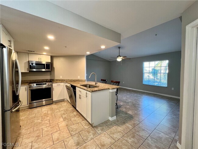Foto del edificio - 1759 Four Mile Cove Pkwy