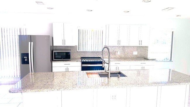 Foto del edificio - 8102 Pioneer Rd