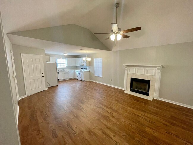 Foto del edificio - 2 Bed 2 Bath home in Brandon