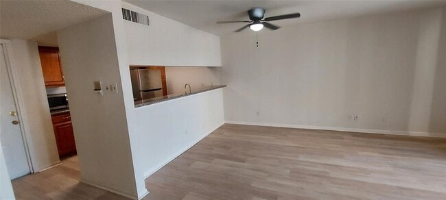 Building Photo - 2830 S Bartell Dr