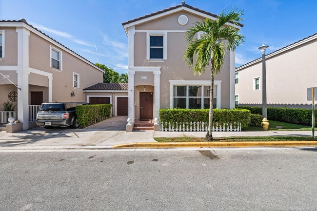 Building Photo - 10565 NW 57th Ct