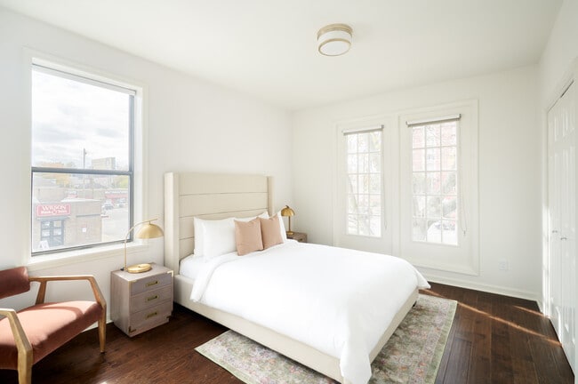 Building Photo - 110 30th Ave