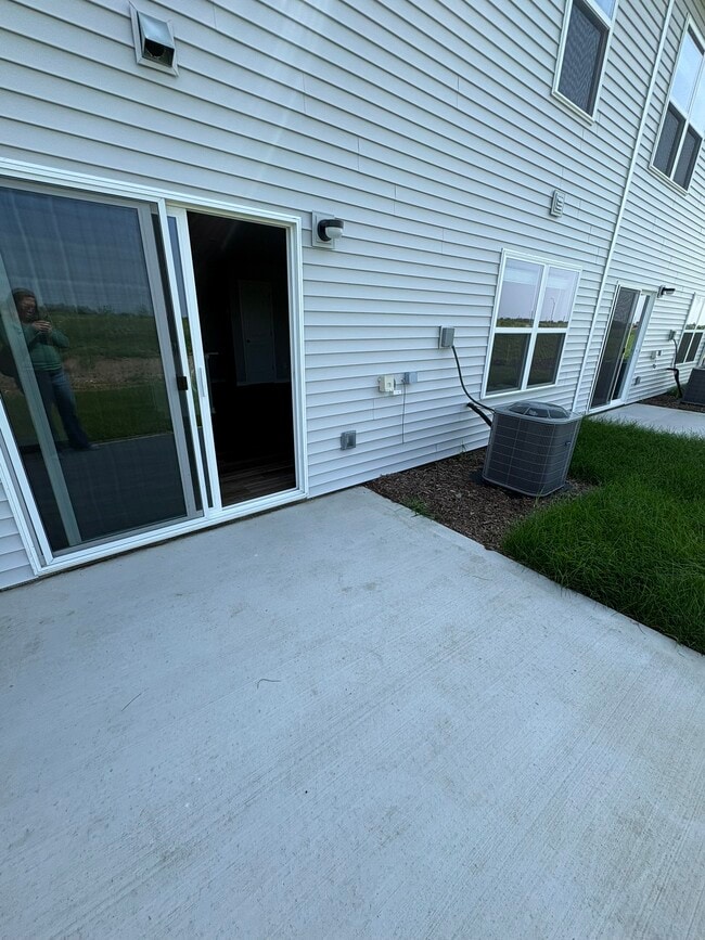 Building Photo - 1069 Daisy Ln