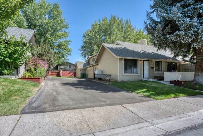 Building Photo - 1641 London Cir