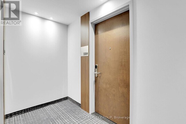 Photo du bâtiment - 805-3805 Carling Ave
