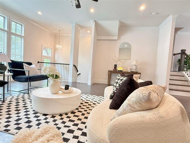 Foto del edificio - 614 Harrington Hills