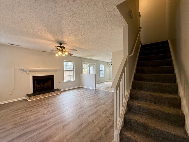 Foto del edificio - Bright and spacious 2 bed, 2.5 bath condo in the heart of Virginia Beach!