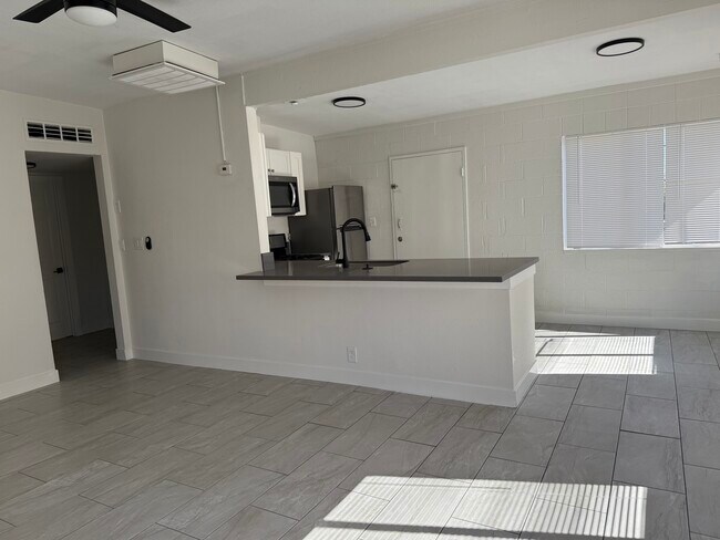 barra de desayuno/cocina - 2307 Pardee Pl