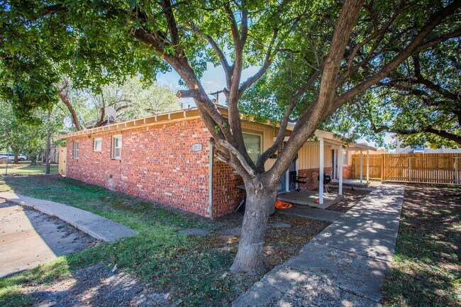 Building Photo - 2815 43rd St