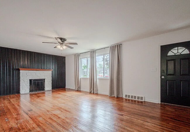 Sala de estar - 409 S Lynn Dr
