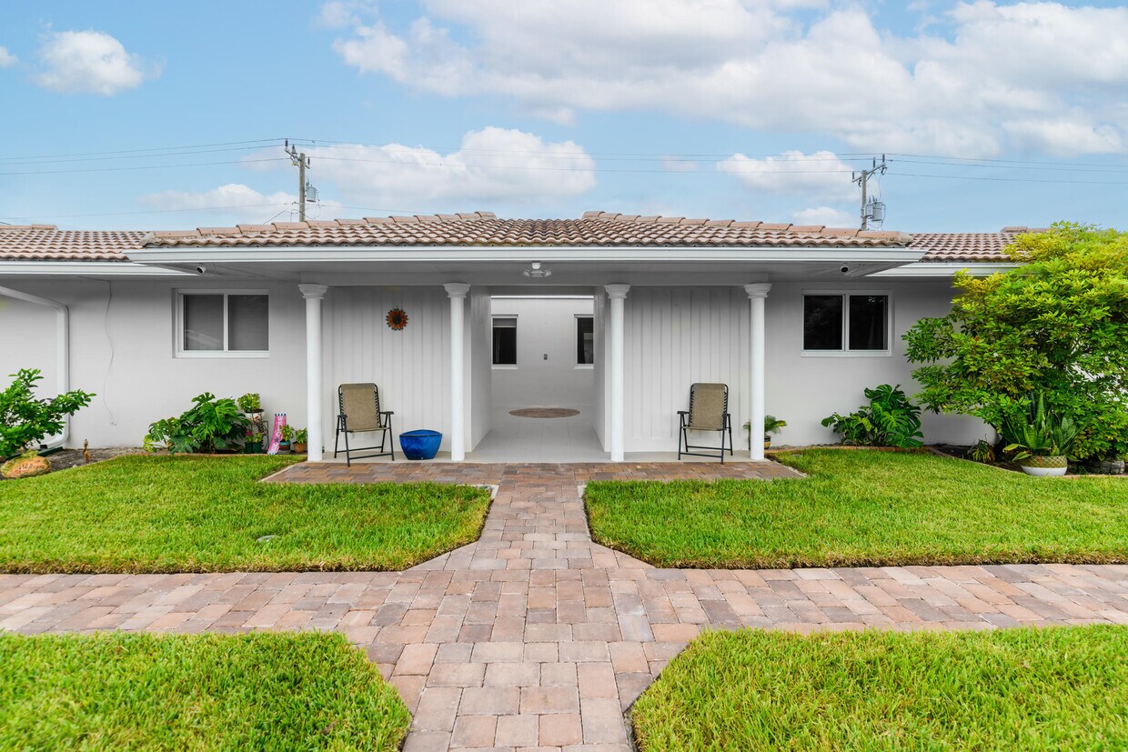 Foto principal - 3696 NE 5th Dr
