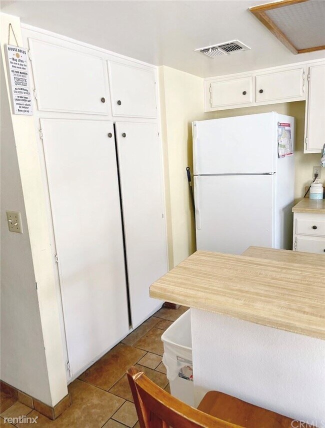 Building Photo - 3 br, 2 bath Condo - 15230 Roxford St Unit 53