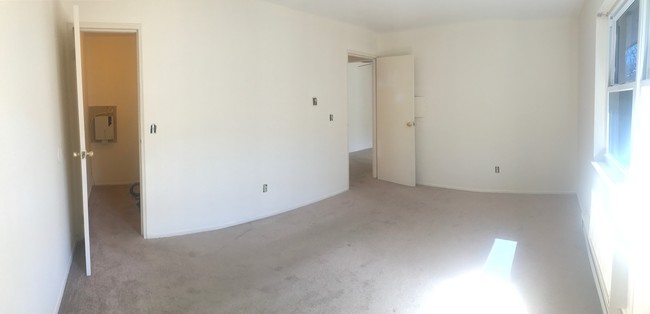 SAMPLE 1BR w/carpet - Ottawa House