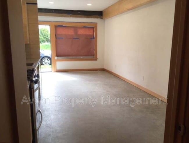Building Photo - 5924 N Albina Ave