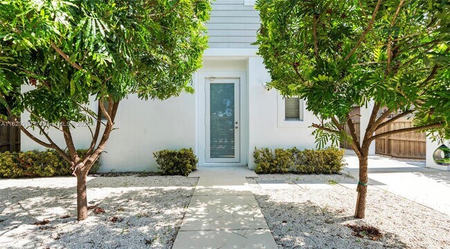 Building Photo - 3823 Thomas Ave