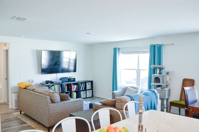 Foto del edificio - 5 Bedroom 3 Bath in Avalon Woods in Newberry