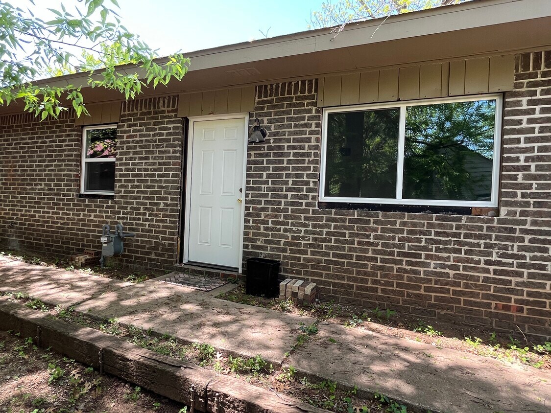 118 W Elm Ave Unit Apt C, Stillwater, OK 74074 Apartments in