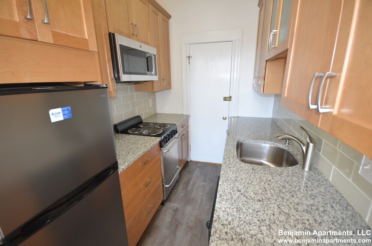 Foto principal - 1675 Commonwealth Ave