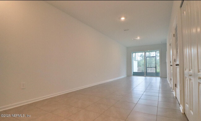 Foto del edificio - 244 Elmhurst Ln
