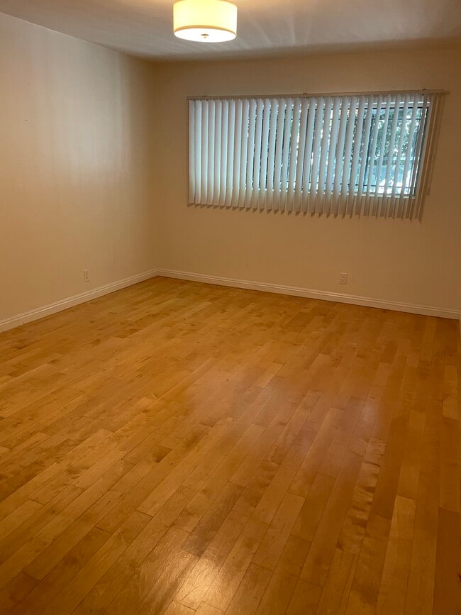 Building Photo - 416 N Oakhurst Dr