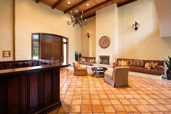 Foto principal - 555 S Barrington Ave