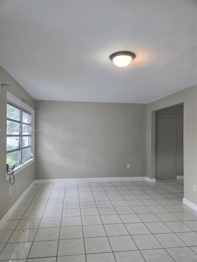 Foto del edificio - 741 E 8th St