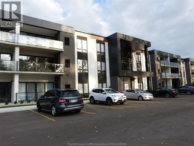 Photo du bâtiment - 140 Main St E