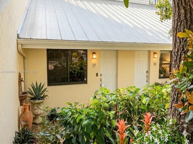 Foto del edificio - 1455 Holly Heights Dr