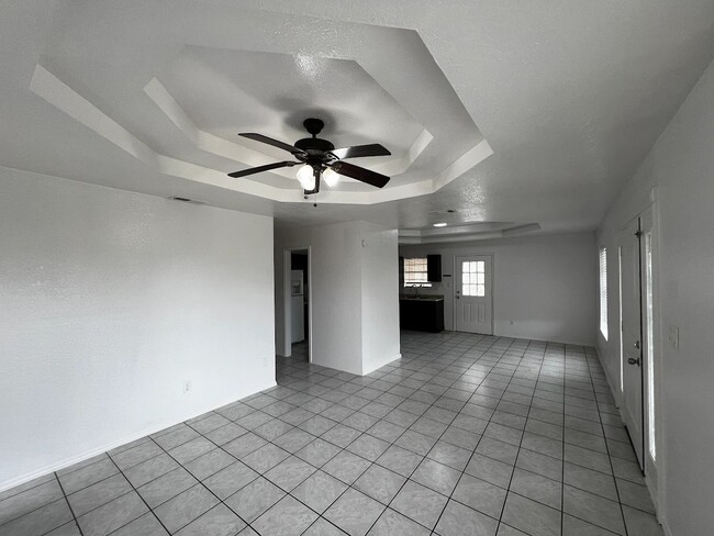 Building Photo - 5105 Villa Bonita St