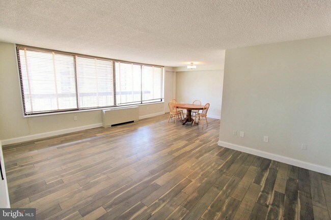 Building Photo - 3705 S George Mason Dr