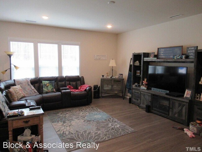 Building Photo - 3 br, 2.5 bath House - 3189 Retama Run