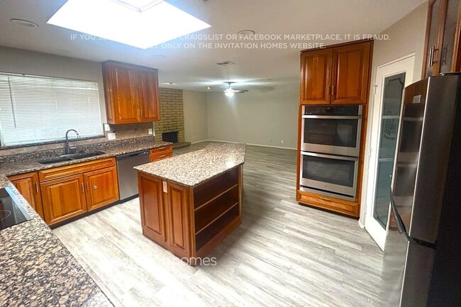 Building Photo - 16424 N 51st Dr