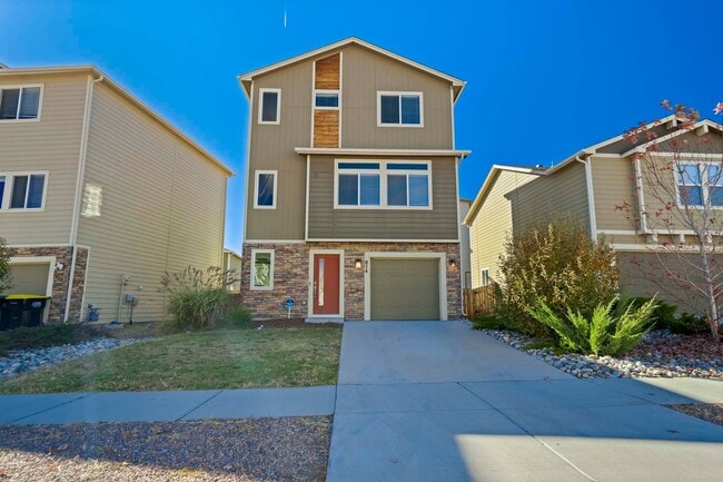 Building Photo - Modern 3bd Home Near Peterson AFB on Power...