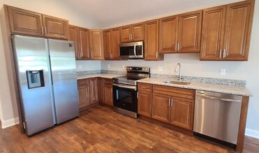 Building Photo - 135 S Main St