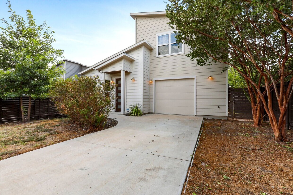 3 Bedroom Single Family in Austin House Rental in Austin, TX