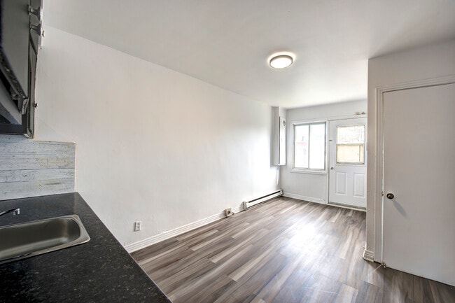 Building Photo - 9461 Rue de Martigny