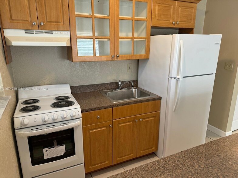 Foto principal - 9751 Wayne Ave
