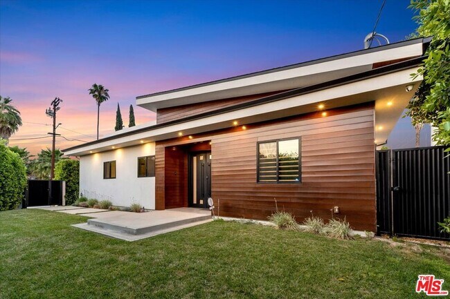 Foto del edificio - 5456 Hazeltine Ave