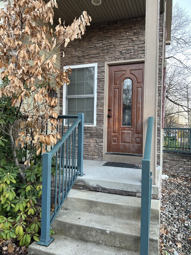 Primary Photo - 2935 University Ave