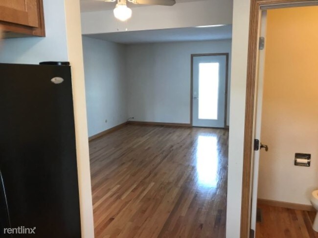 Foto del edificio - 1218 E 7th St