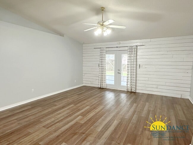 Foto del edificio - Stunning 3 Bedroom home in Navarre!