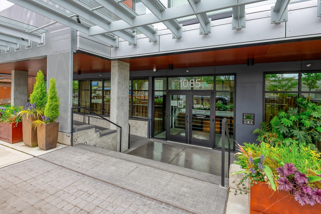 Foto principal - 1085 103rd Ave NE