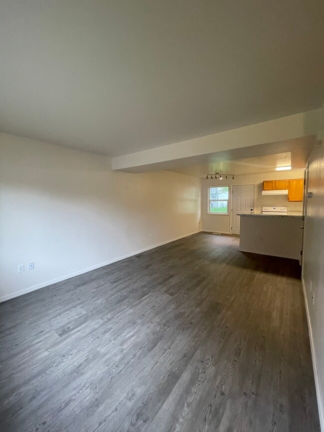 Family Room - 2064 N Woodford Ave