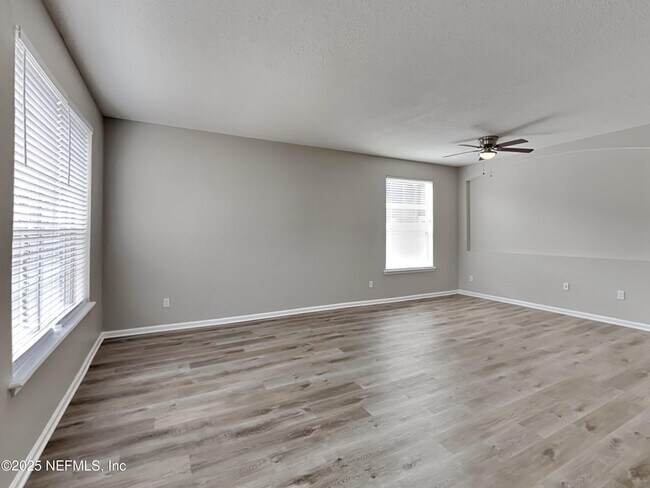 Foto del edificio - 10818 Birchard Ln