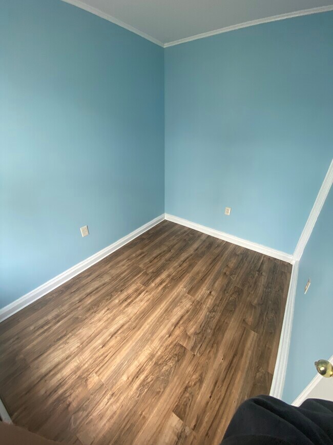 One bedroom - 17 Grant Ave