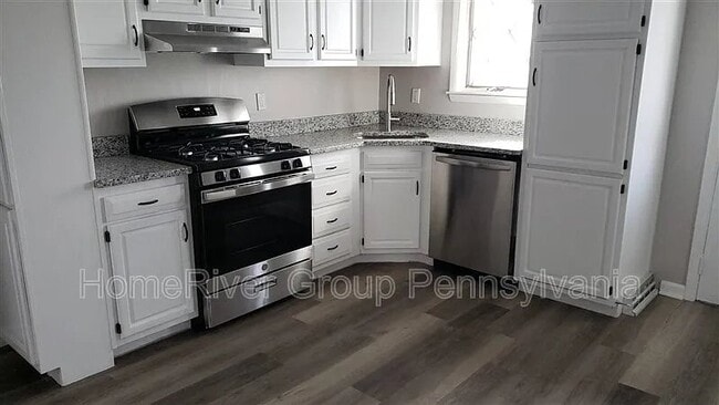 Building Photo - 806 Cowan Ave