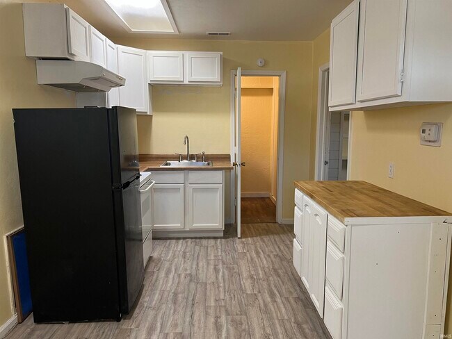 Foto del edificio - 1050 Rank Pkwy